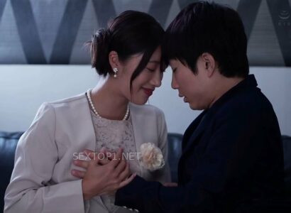 Mẹ kế tặng quà bất ngờ cho cậu con trai vừa tốt nghiệp tại khách sạn